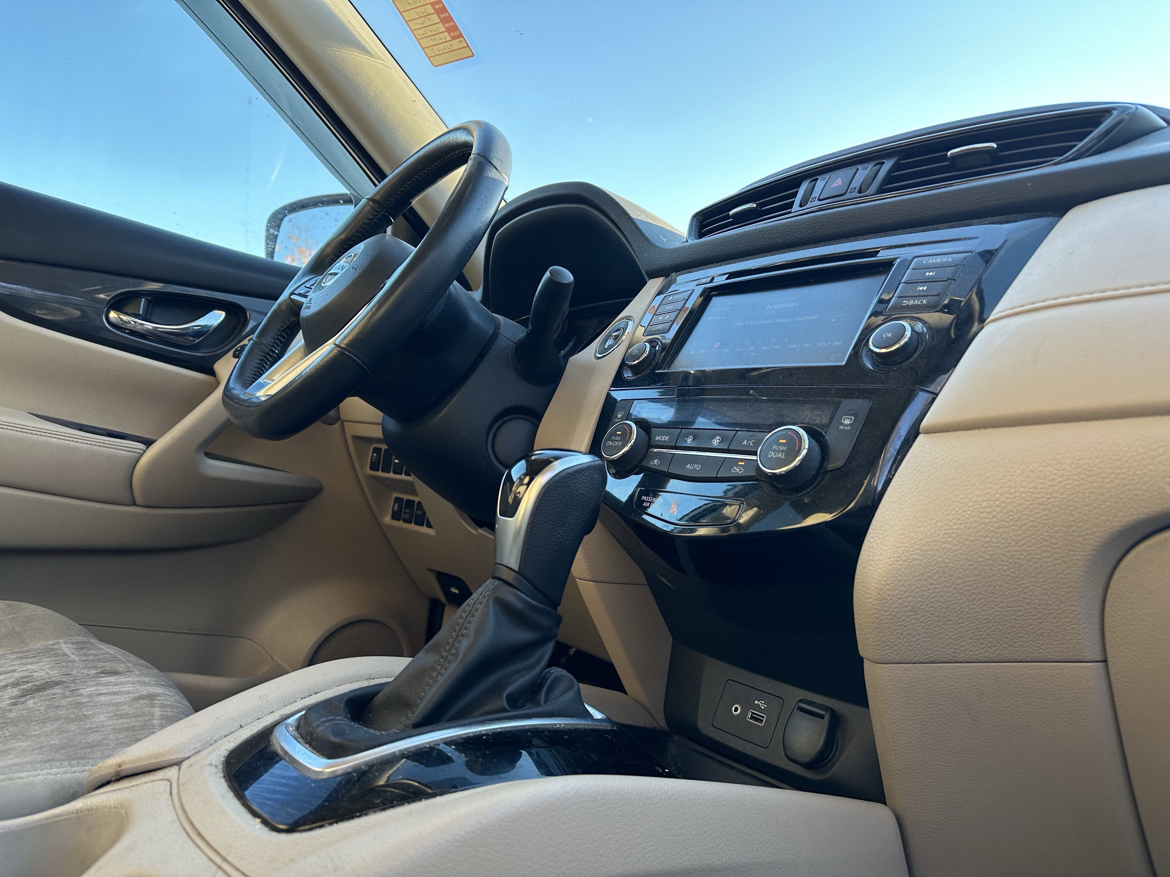 Used 2018 Nissan Rogue SV w/ Premium Package image 34