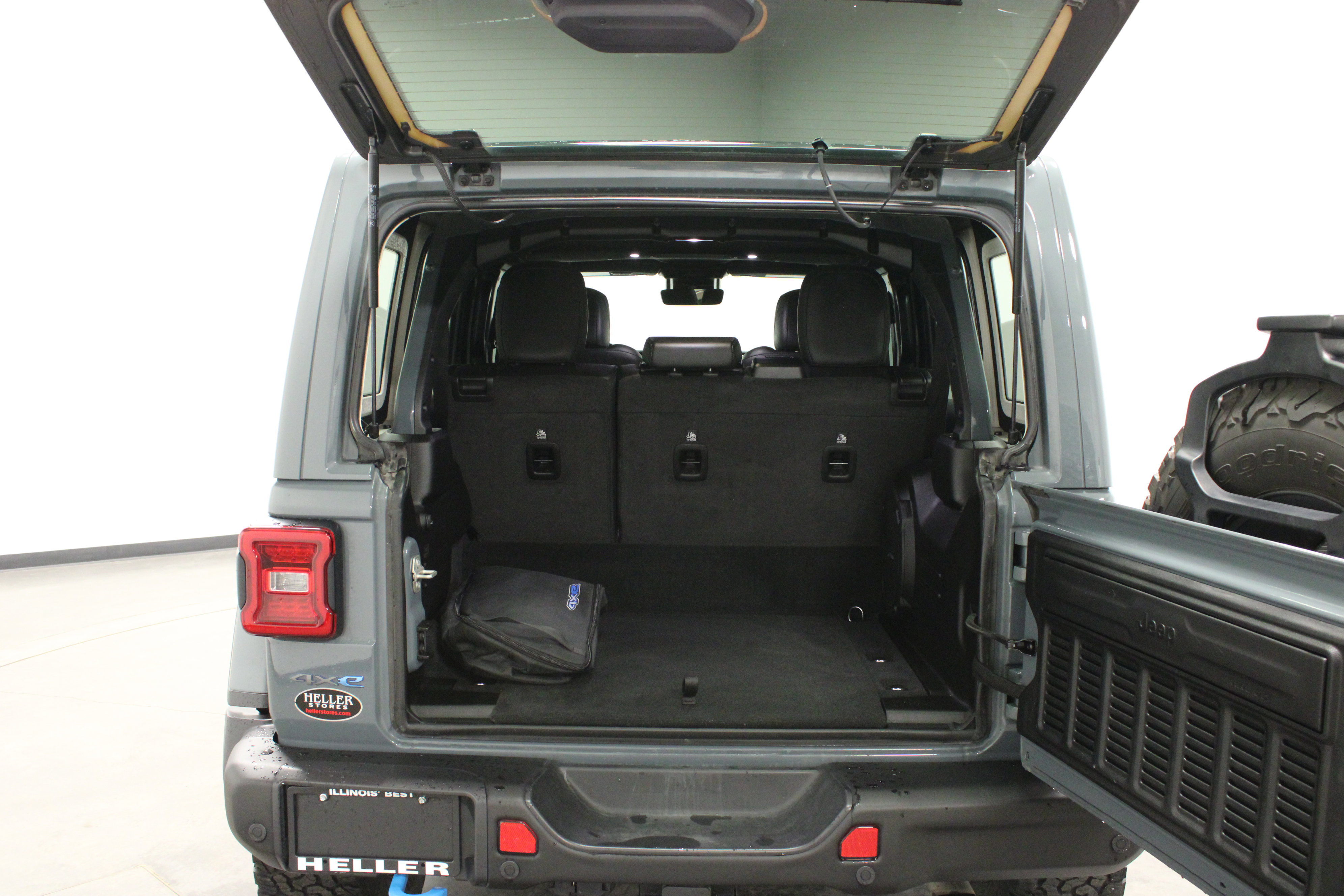Used 2024 Jeep Wrangler Unlimited Rubicon 4xe image 14