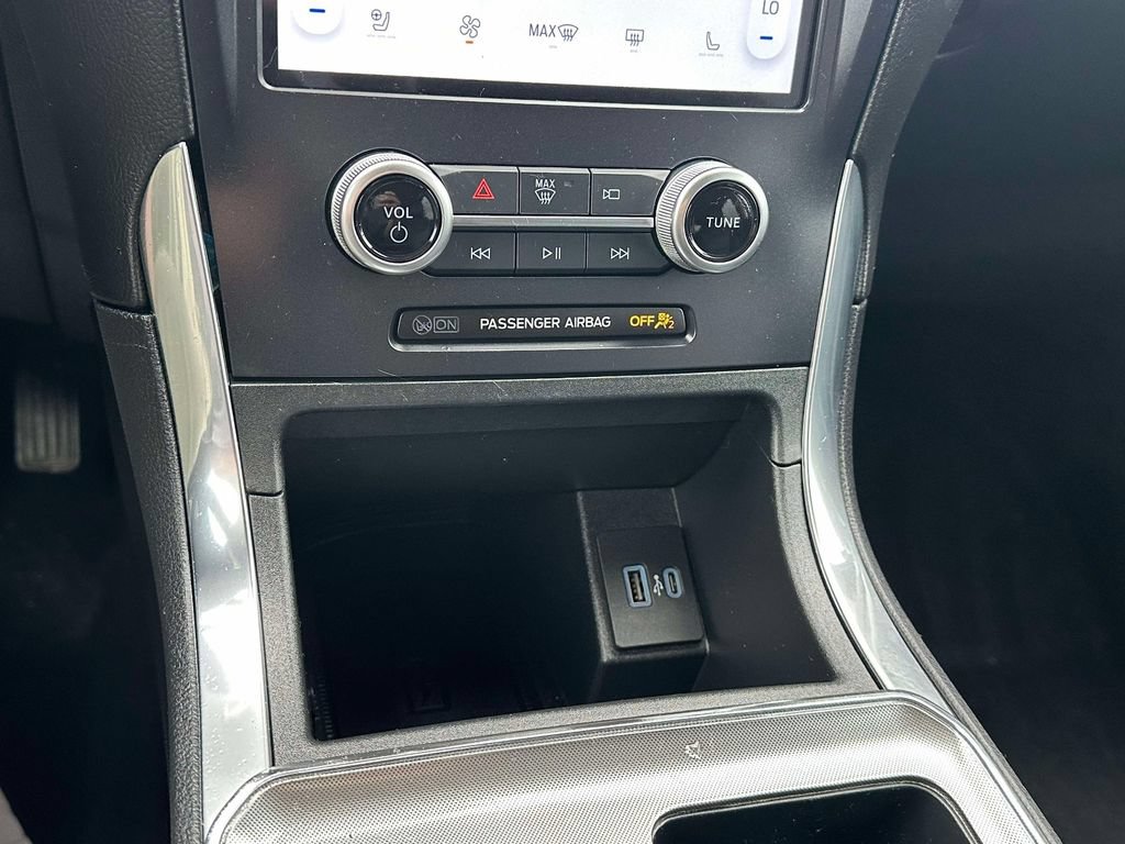 Certified 2024 Ford Edge Titanium AWD/4WD image 21