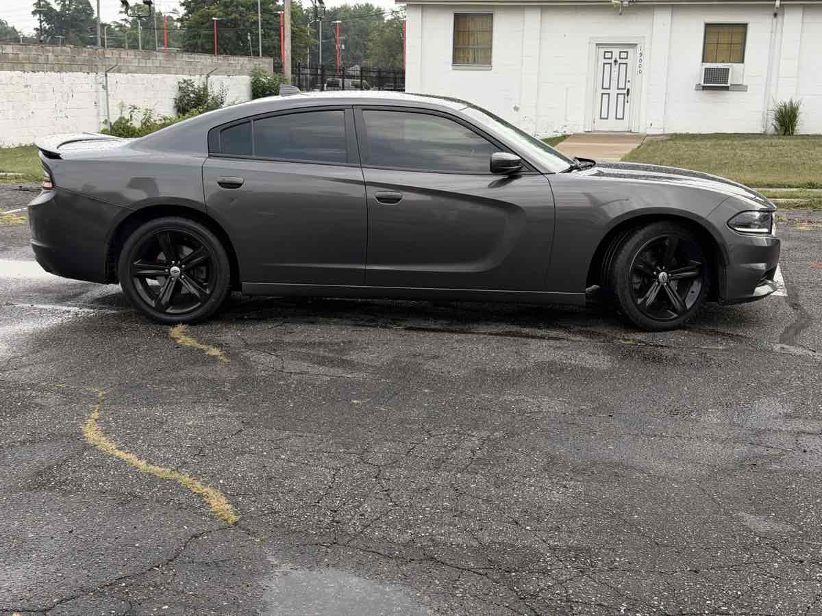 Used 2018 Dodge Charger R/T RWD image 4