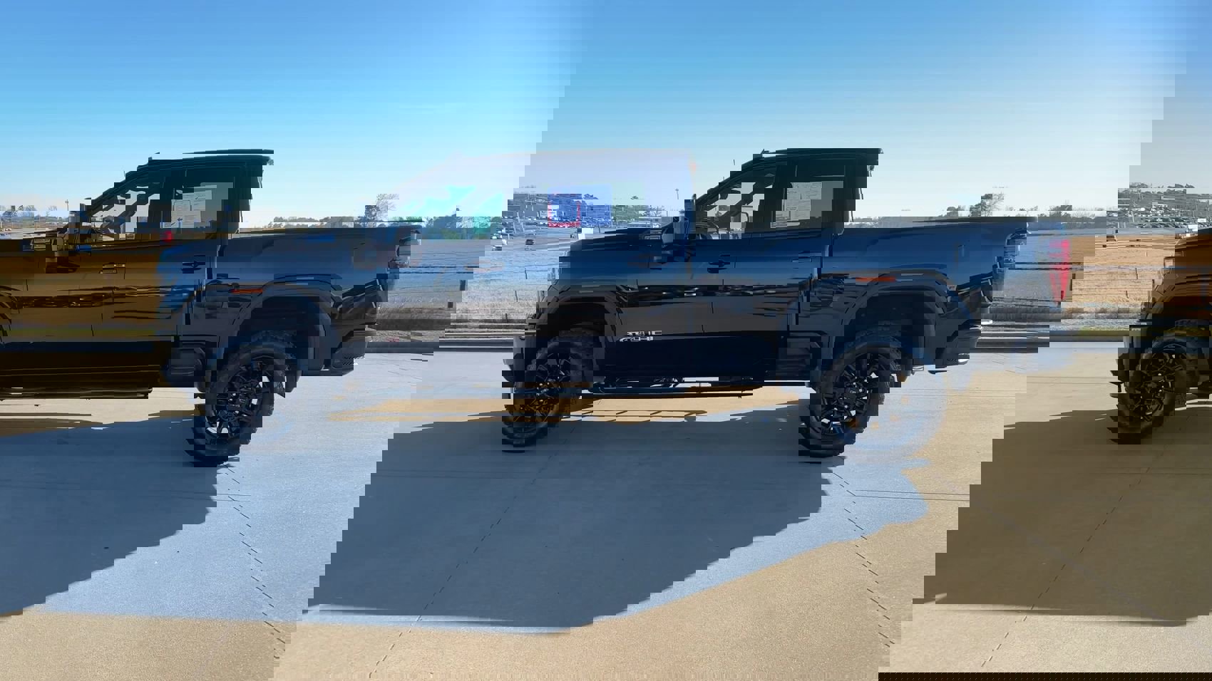 Used 2024 GMC Sierra 2500 AT4 image 5