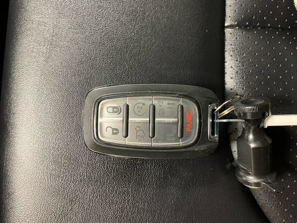 Used 2025 Chrysler Pacifica Select FWD image 33