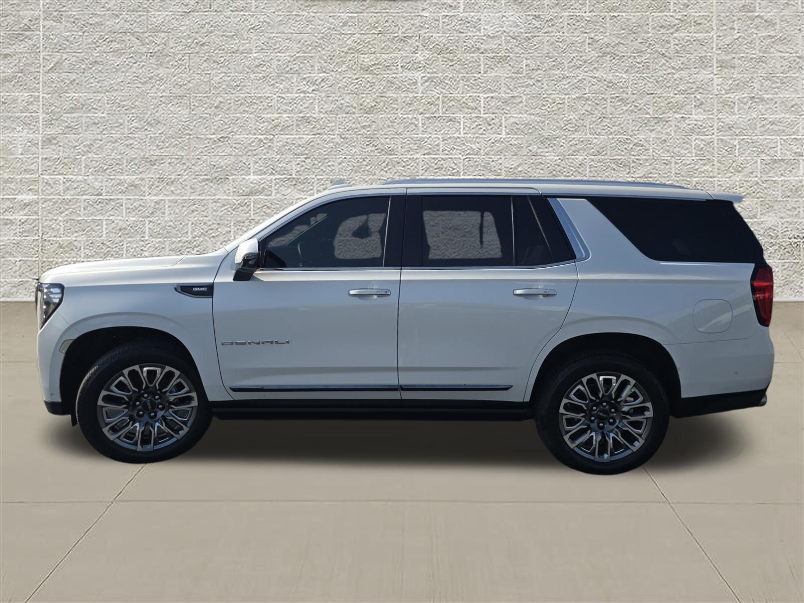 Used 2023 GMC Yukon Denali Ultimate AWD/4WD image 4