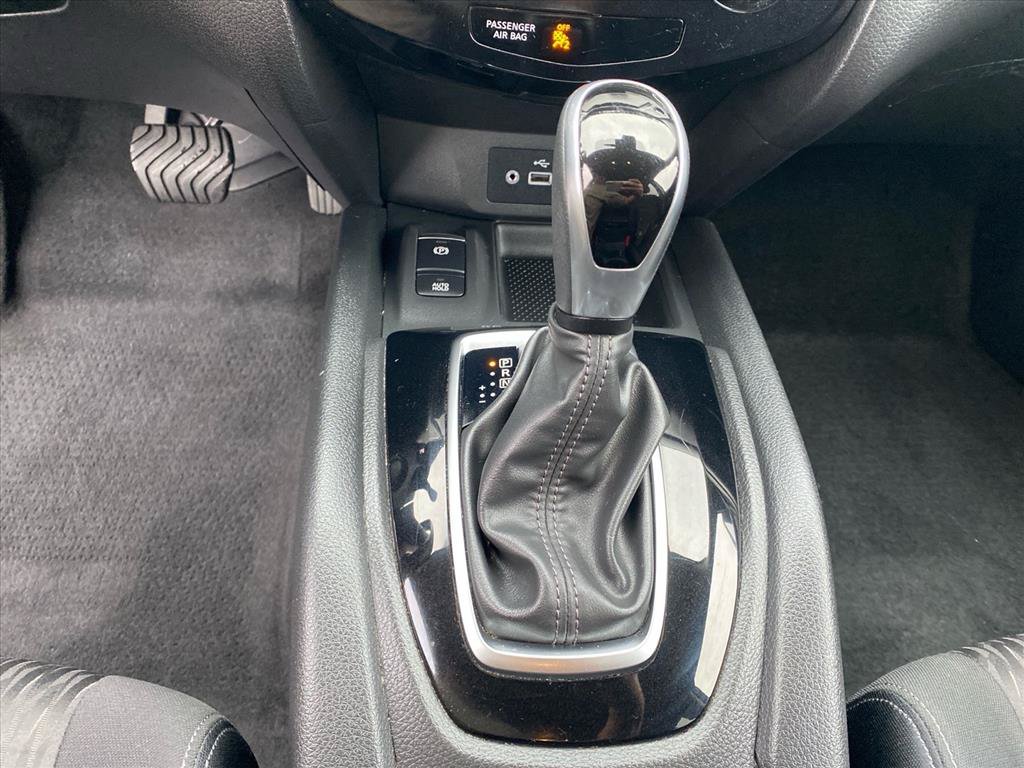 Used 2019 Nissan Rogue SV w/ Premium Package AWD/4WD image 12
