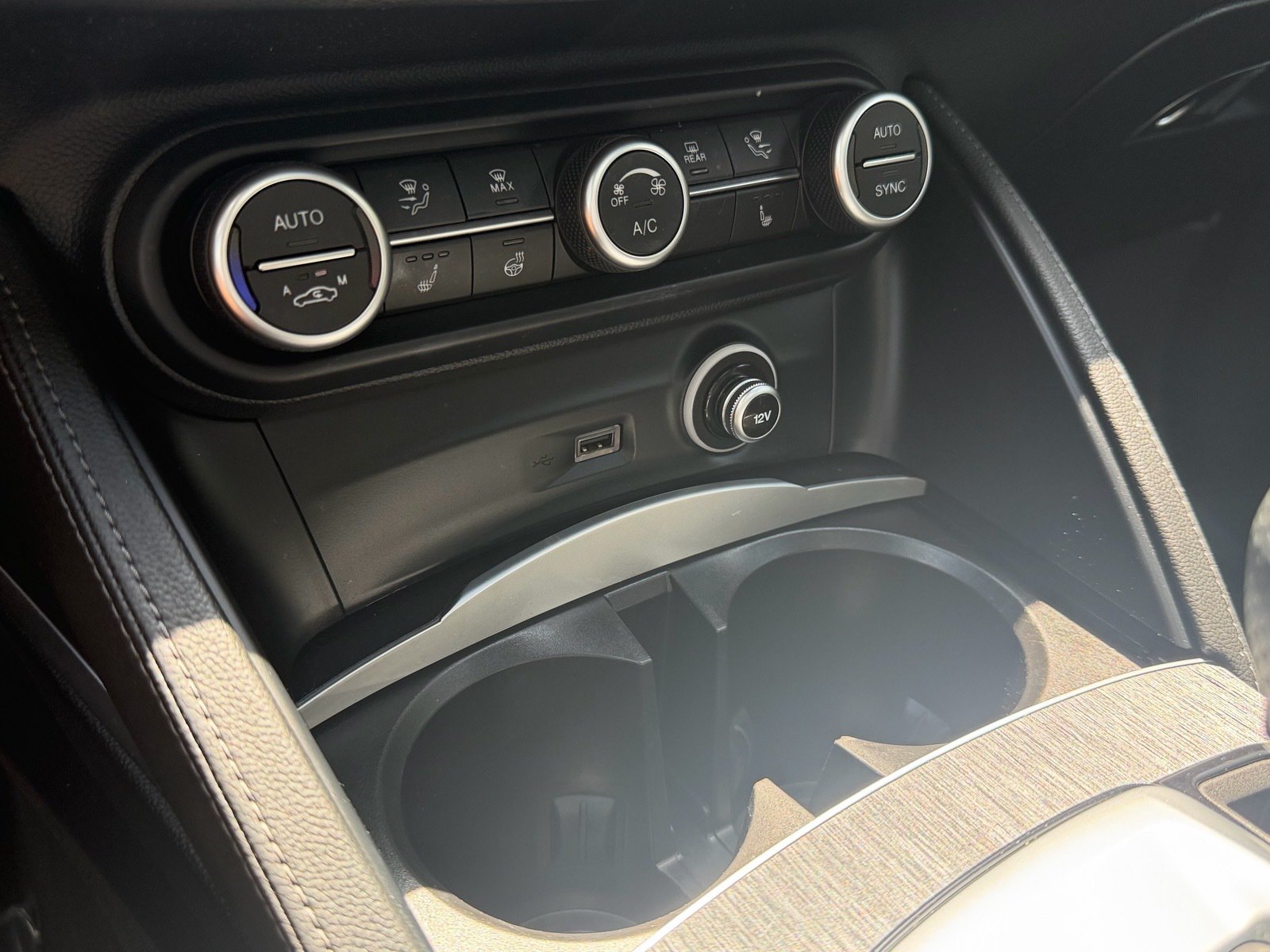 Used 2023 Alfa Romeo Stelvio Sprint RWD image 27