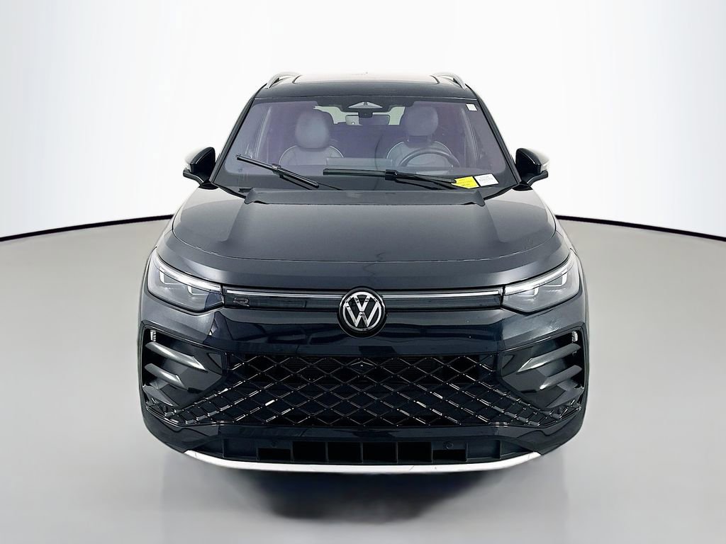 Used 2025 Volkswagen Tiguan SEL R-Line AWD/4WD image 2