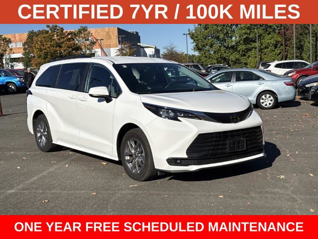 Used 2026 Toyota Sienna LE FWD image 1