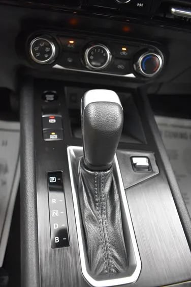 Used 2025 Nissan Kicks SV FWD image 33