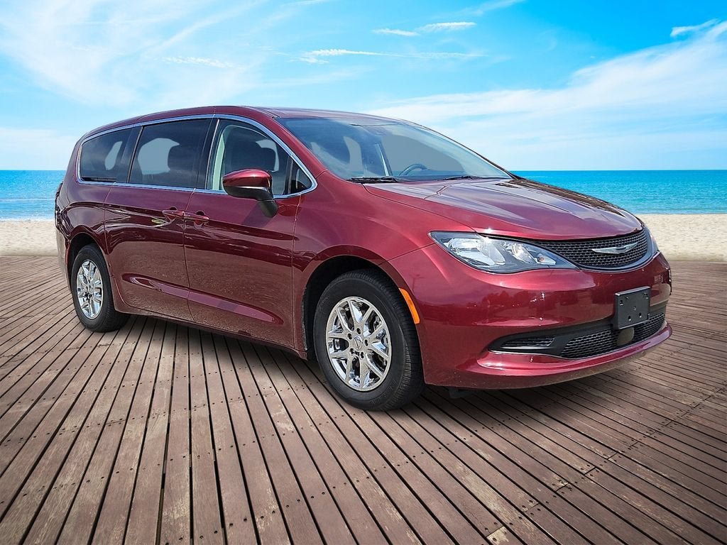Used 2023 Chrysler Voyager LX FWD image 3
