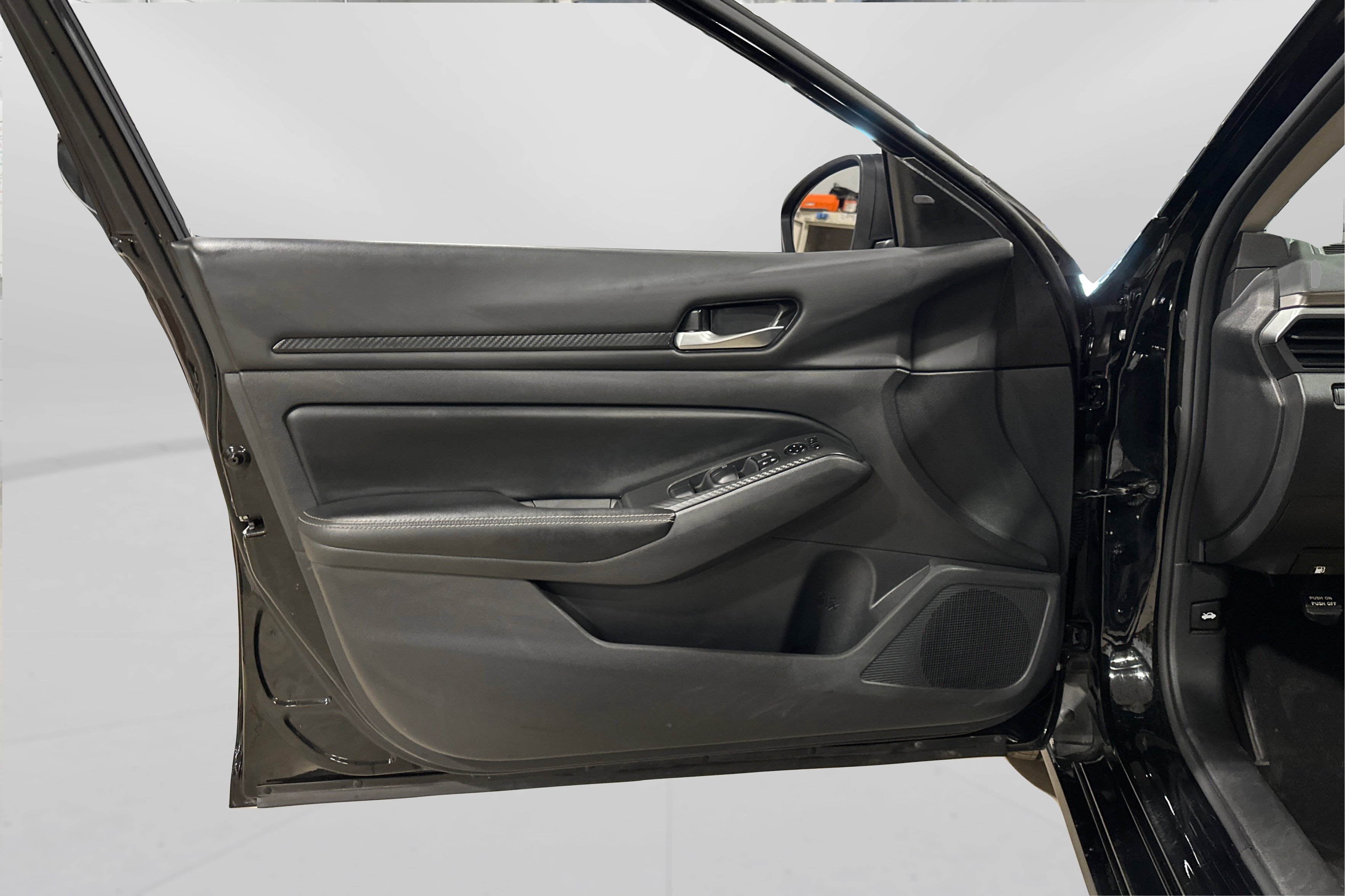 Used 2024 Nissan Altima 2.5 SV image 16