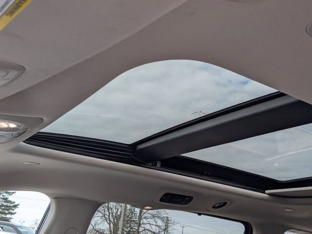 Certified 2023 Chrysler Pacifica Limited image 13