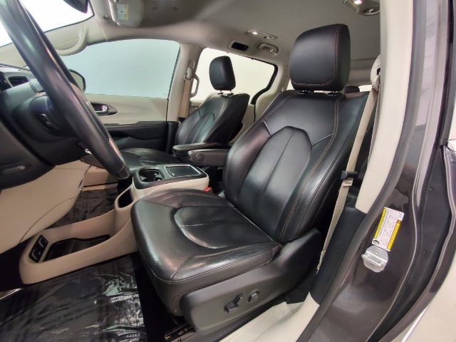 Used 2020 Chrysler Pacifica Touring-L Plus w/ Advanced Safetytec Group FWD image 14