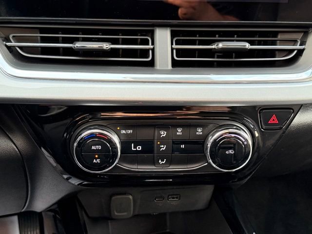 Used 2025 Chevrolet Trax LT FWD image 21