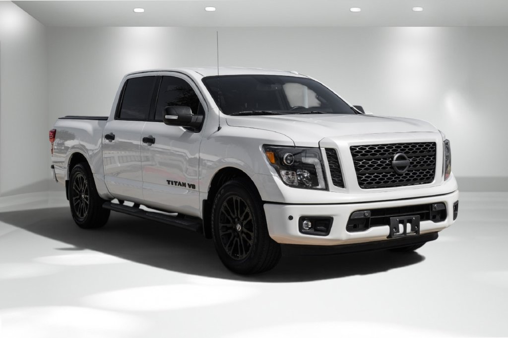 Used 2019 Nissan Titan SL w/ Midnight Edition RWD image 5