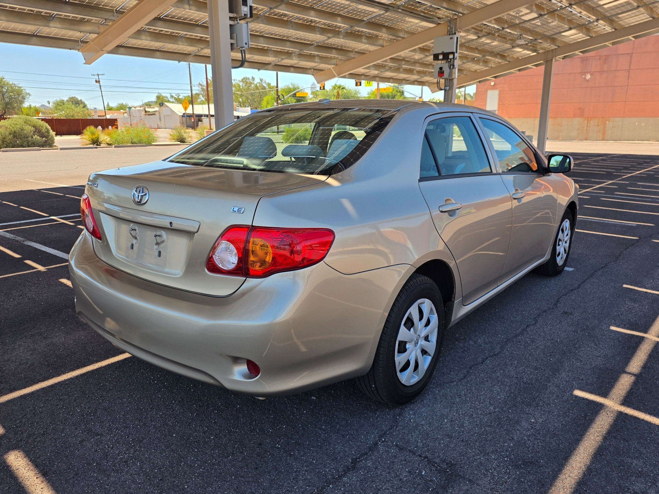 Used 2010 Toyota Corolla LE FWD image 5