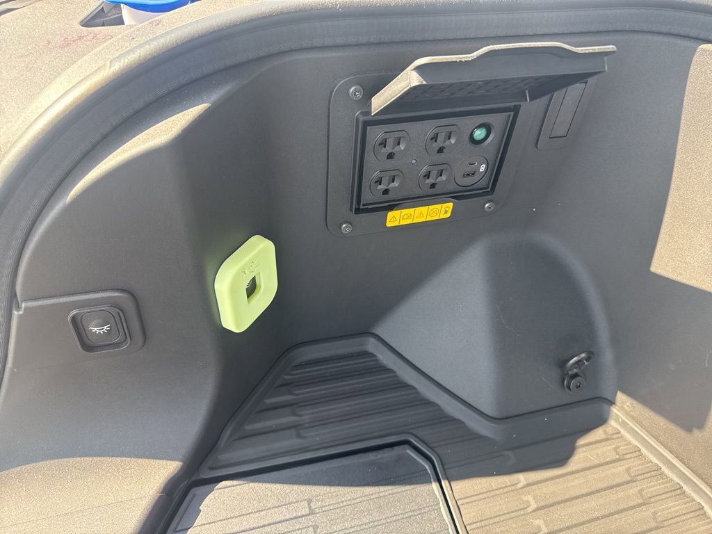 Used 2025 Ford F150 Lightning XLT image 26