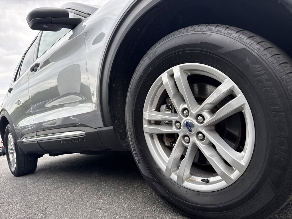Used 2023 Ford Explorer XLT AWD/4WD image 8