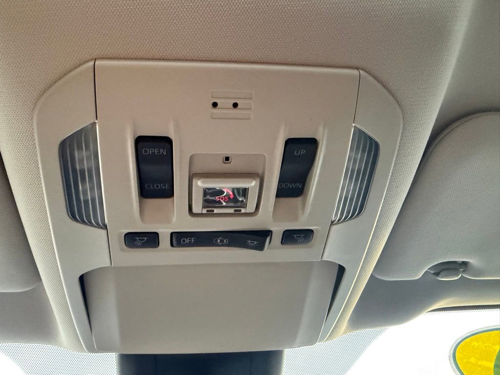 Used 2020 Toyota Highlander Limited image 32