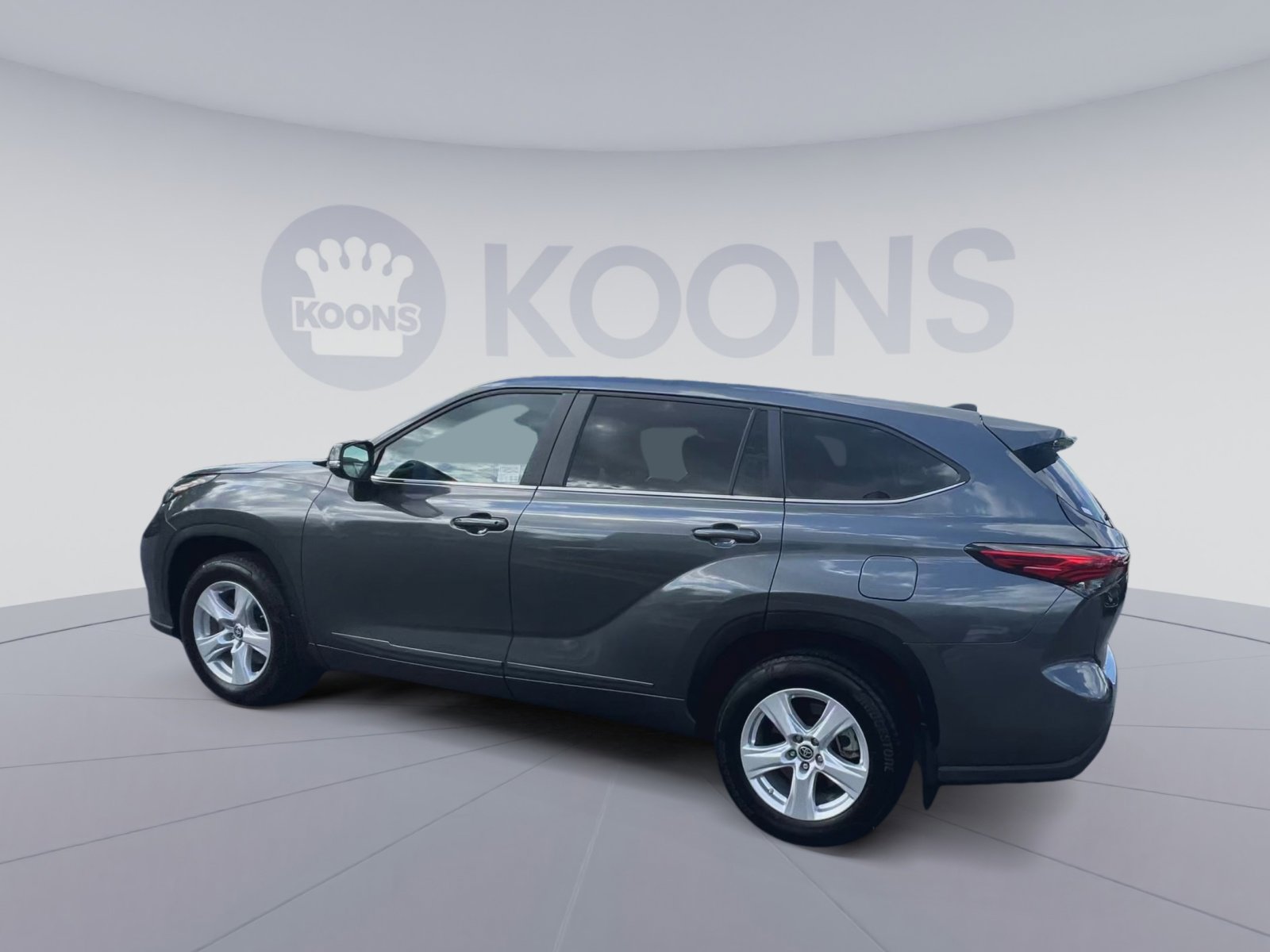 Used 2023 Toyota Highlander L AWD/4WD image 8