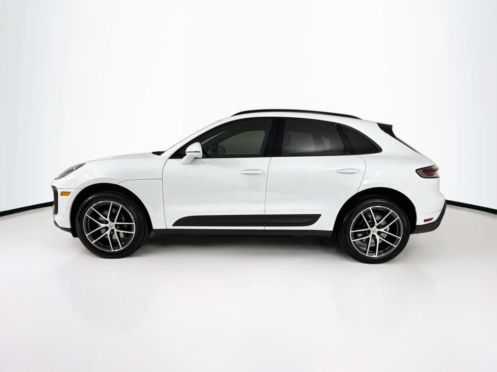 Certified 2025 Porsche Macan AWD/4WD image 2
