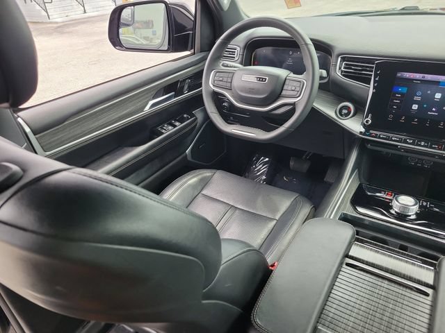 Used 2024 Jeep Wagoneer Series II w/ Flexible Seating Group RWD image 15