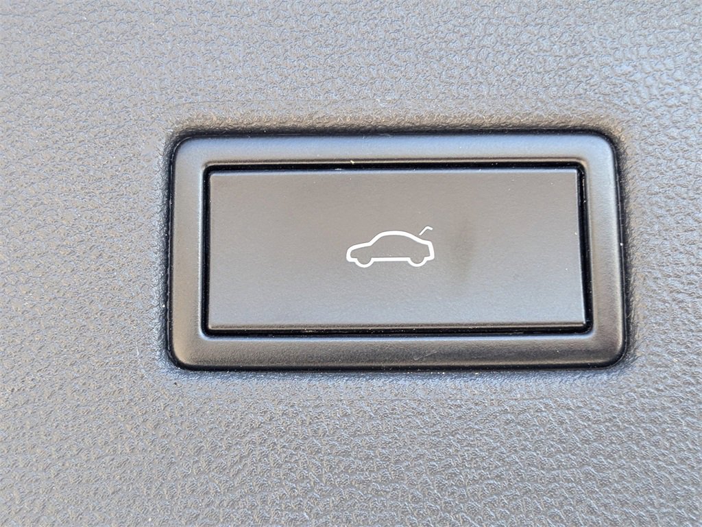 Used 2020 Volkswagen Tiguan SEL image 13