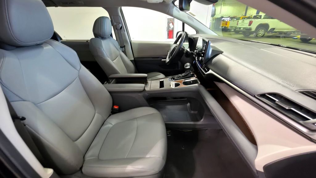 Used 2024 Toyota Sienna XLE image 66