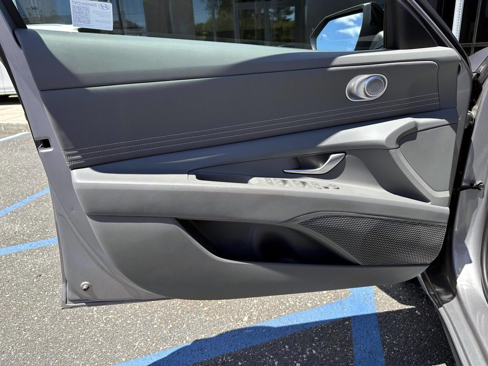 Used 2025 Hyundai Elantra Sport FWD image 9