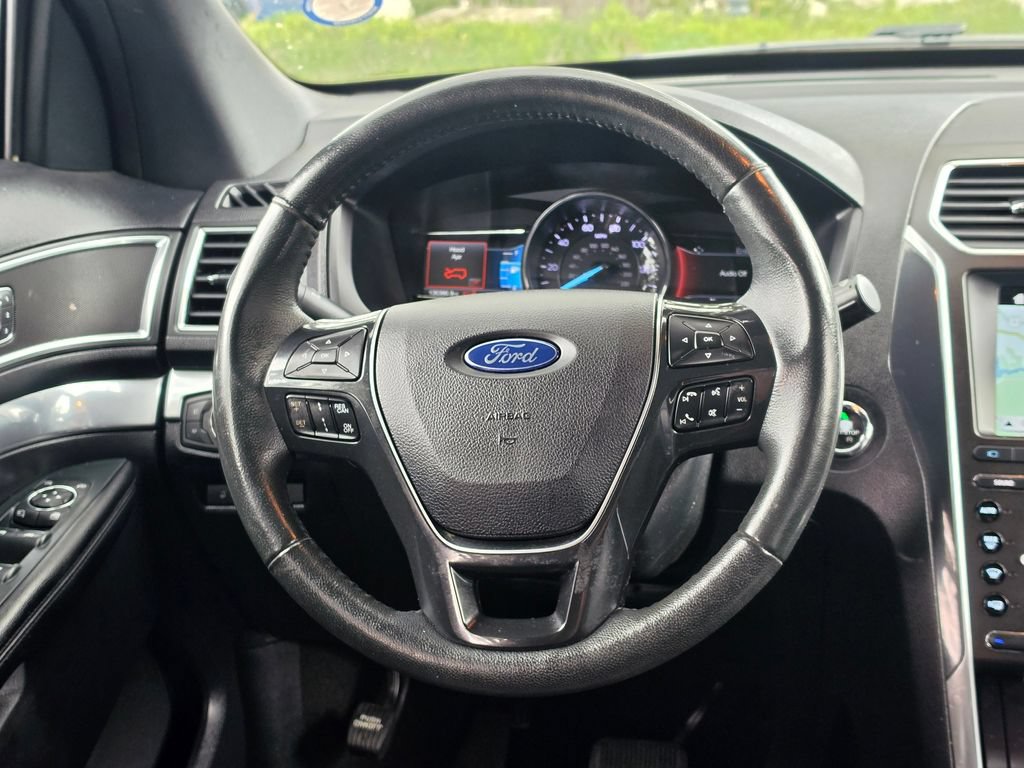 Used 2018 Ford Explorer Limited w/ Equipment Group 301A AWD/4WD image 21