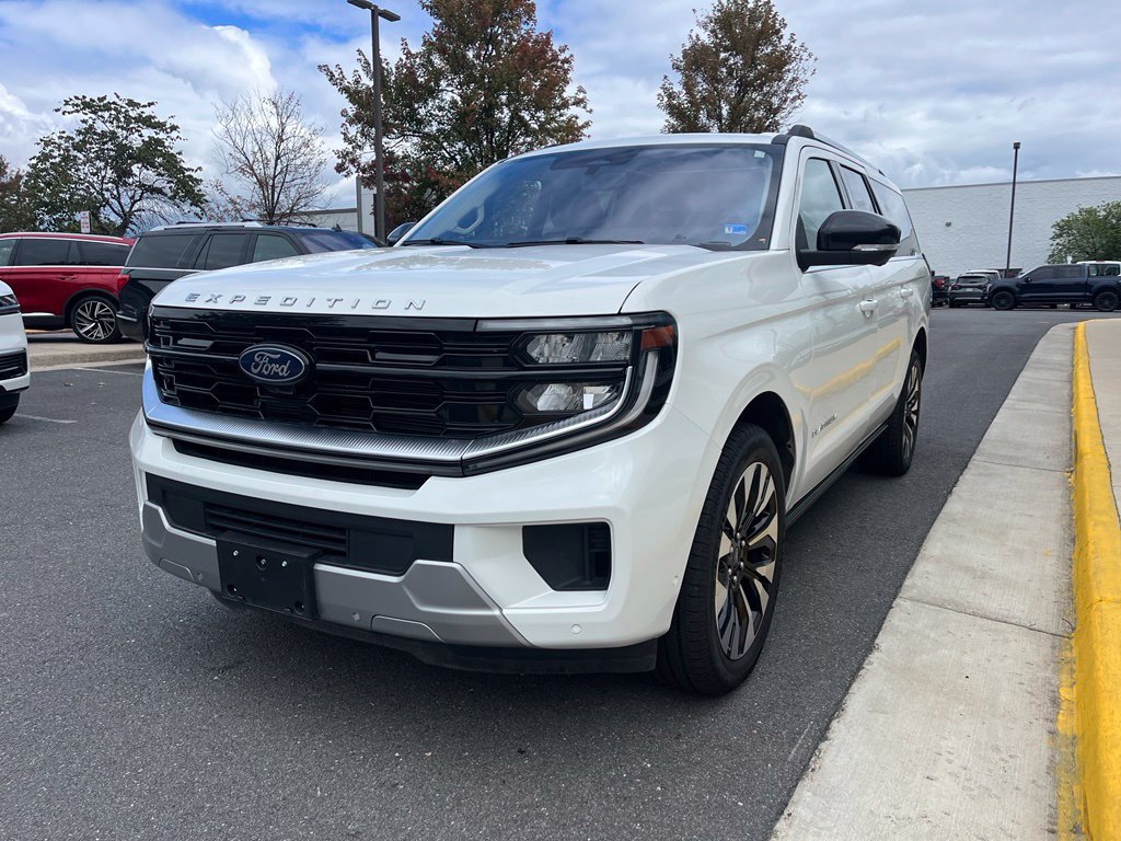 Certified 2025 Ford Expedition Max Platinum w/ Driver's Package AWD/4WD image 3