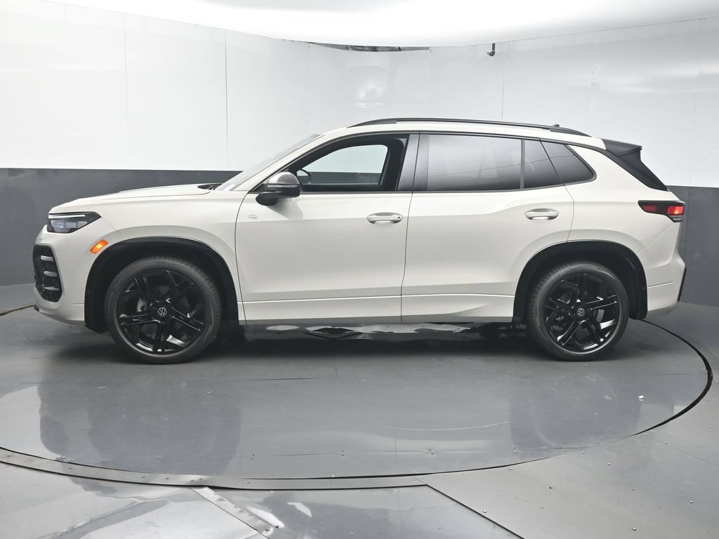 New 2026 Volkswagen Tiguan SE R-Line FWD image 5