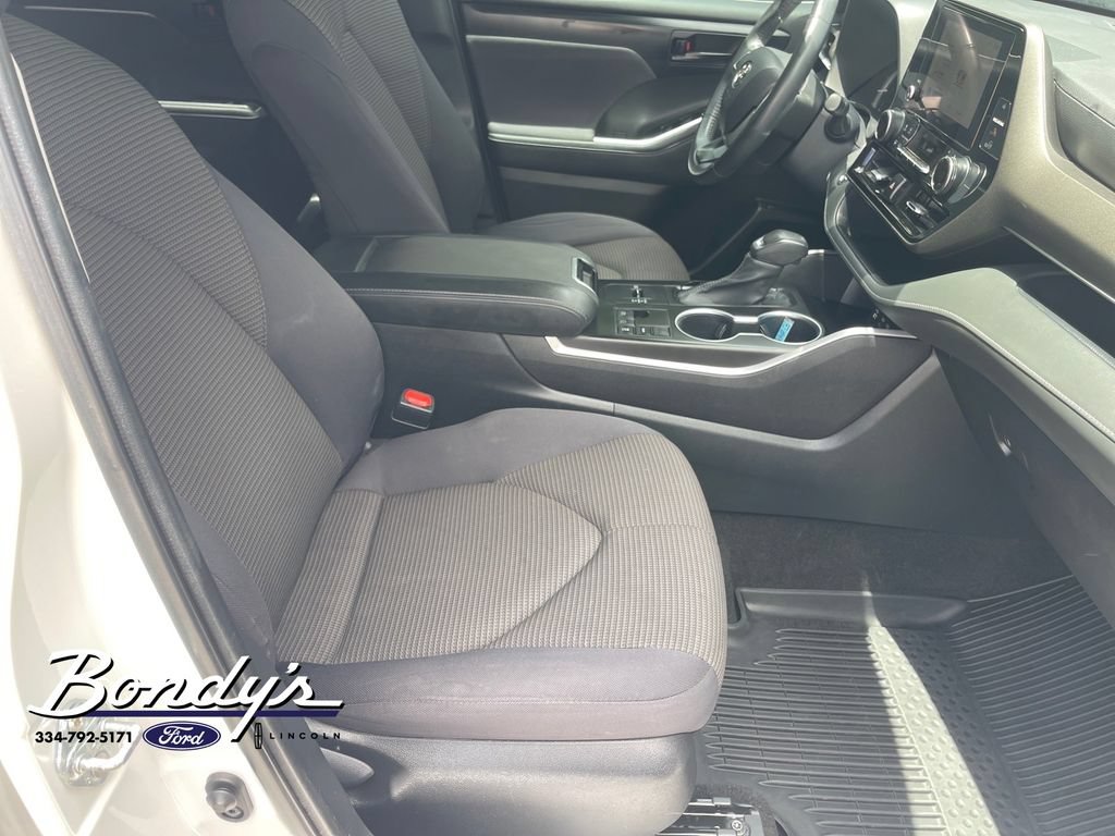 Used 2023 Toyota Highlander LE FWD image 18