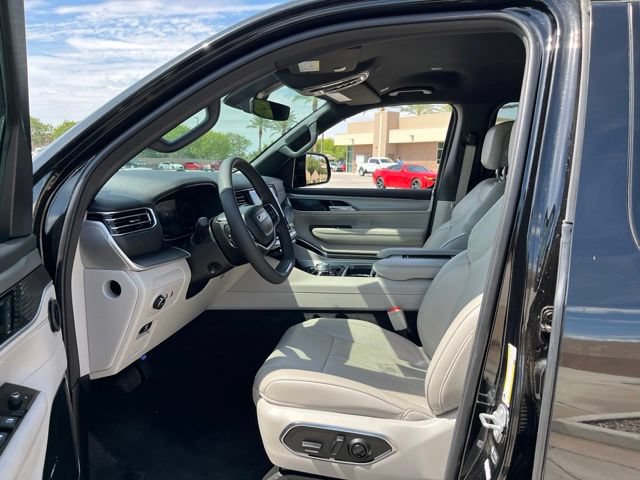 Used 2025 Jeep Wagoneer 4WD image 19