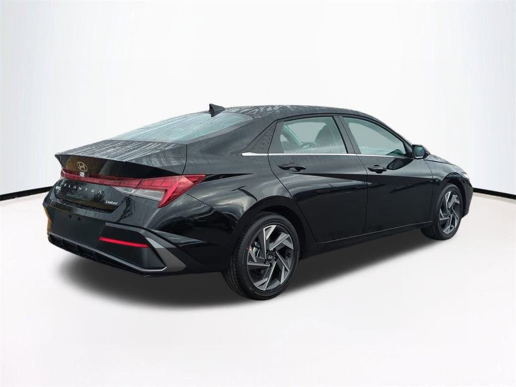 New 2026 Hyundai Elantra Limited FWD image 5