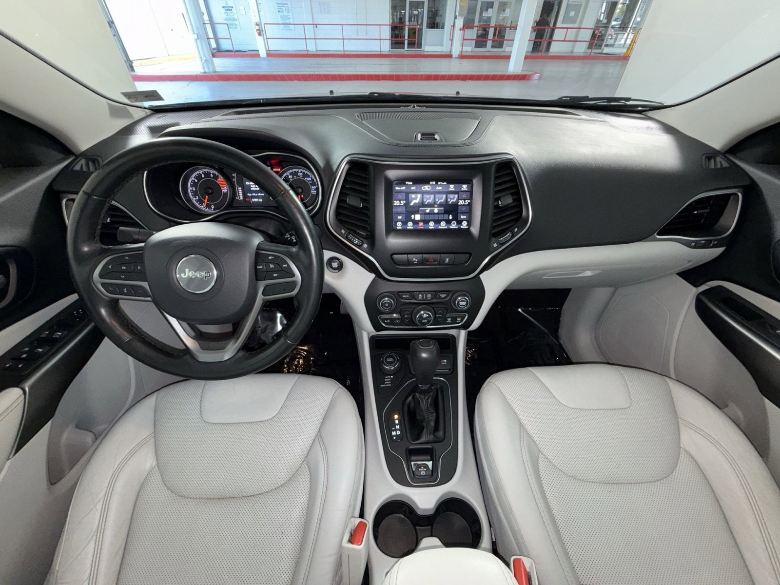 Used 2020 Jeep Cherokee Latitude Lux w/ Comfort/Convenience Group AWD/4WD image 23