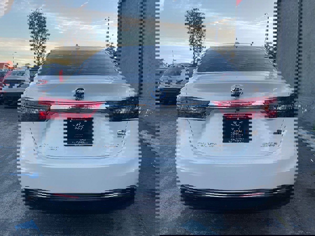 Used 2018 Toyota Avalon Limited FWD image 8