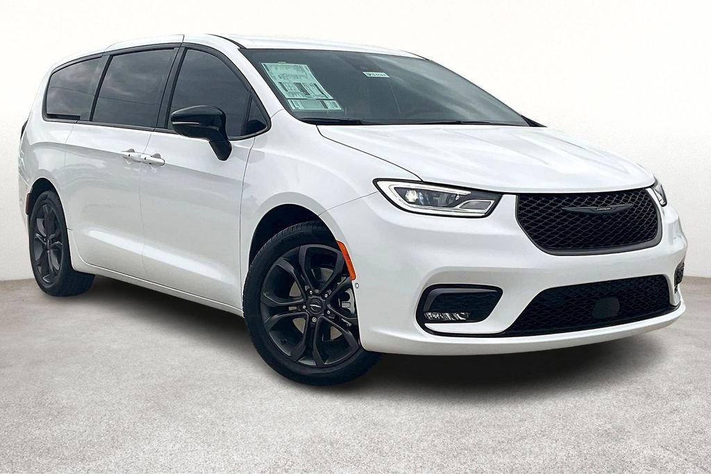 New 2026 Chrysler Pacifica Select FWD image 1