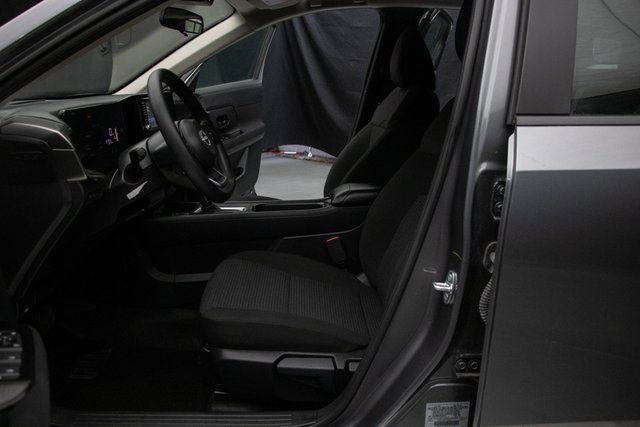 Used 2025 Nissan Kicks S image 27