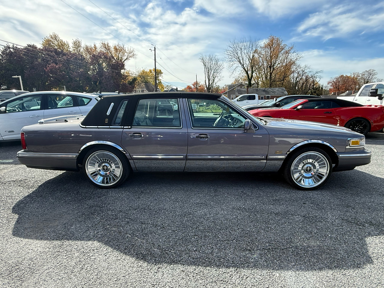 Used 1995 Lincoln Town Car Cartier image 10