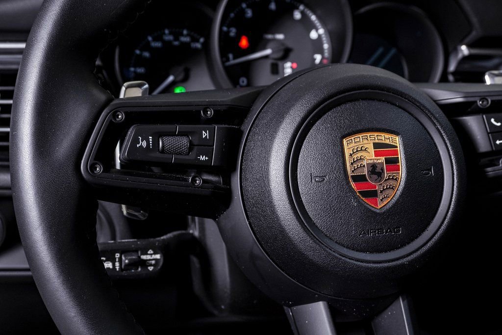 Certified 2025 Porsche Macan image 20