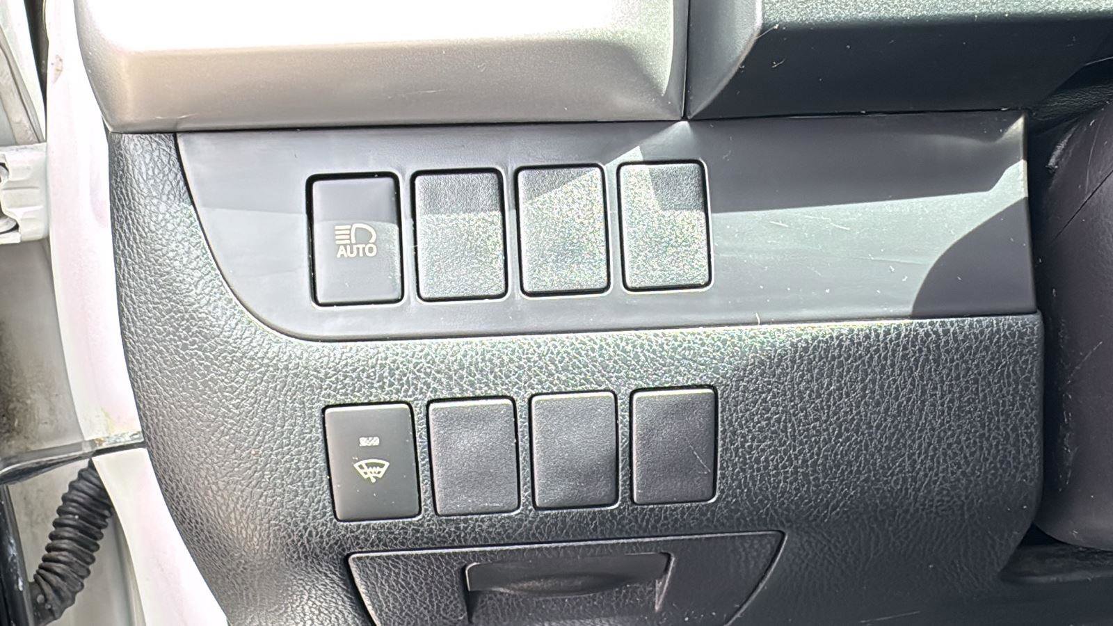 Used 2018 Toyota Highlander LE image 12