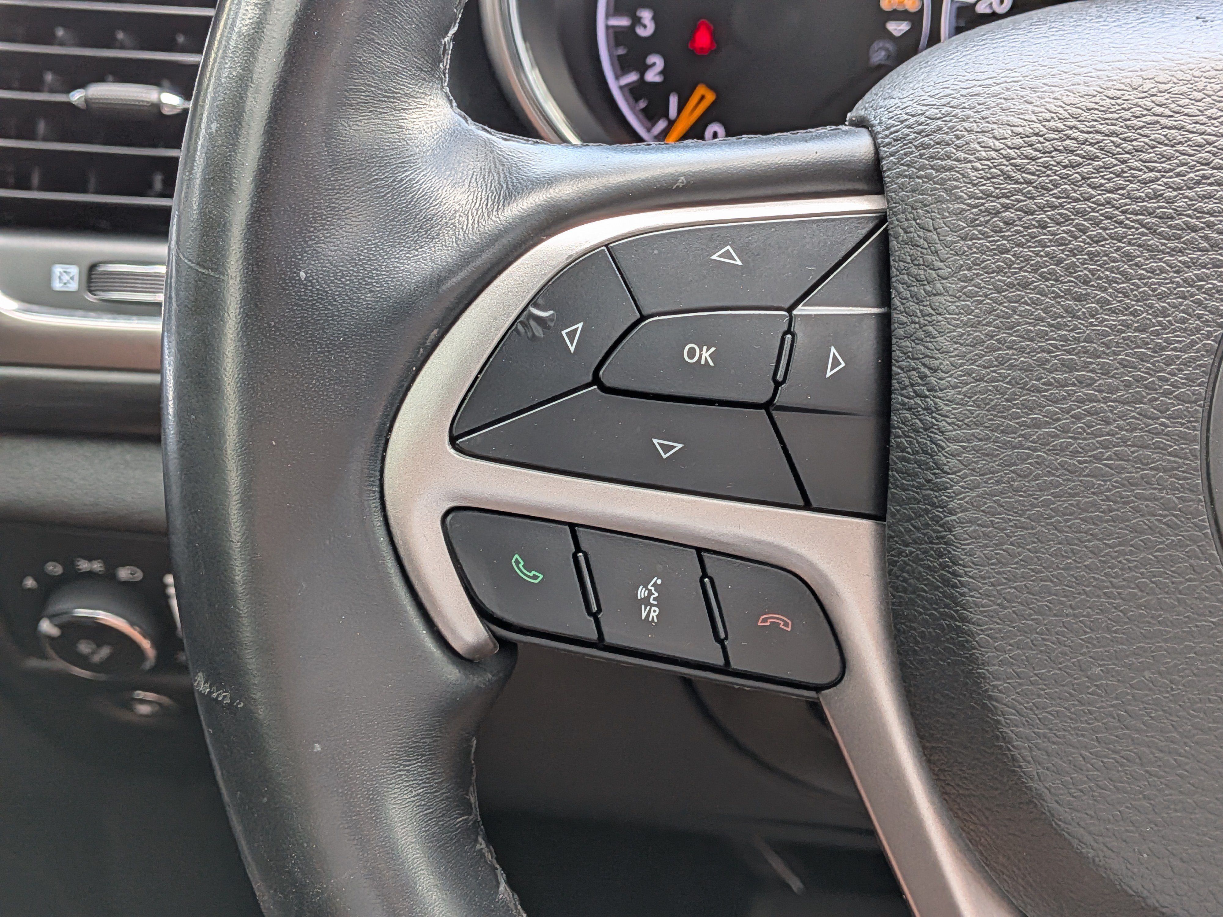 Used 2021 Jeep Grand Cherokee Laredo X AWD/4WD image 26