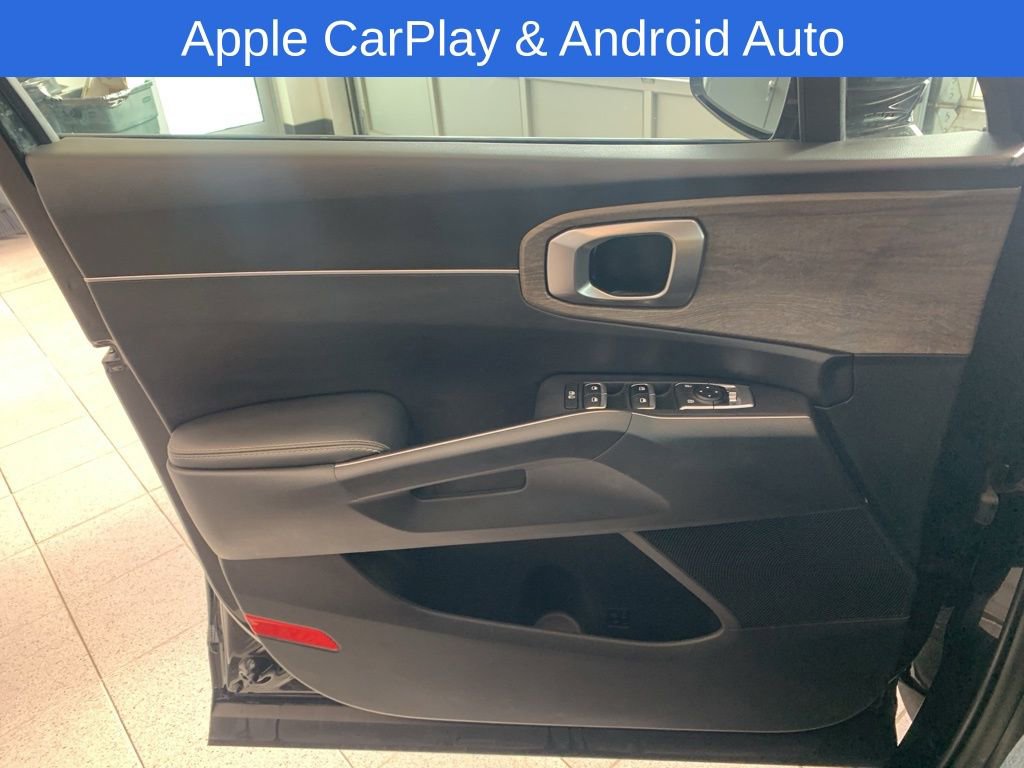 Used 2023 Kia Sorento S image 12