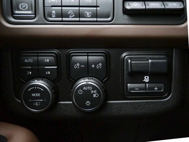 Used 2023 Chevrolet Suburban High Country image 18