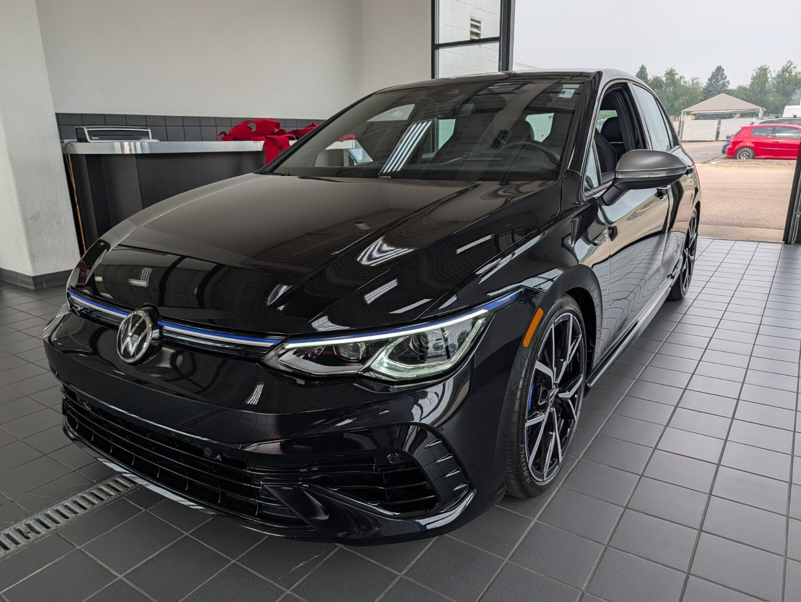 Used 2023 Volkswagen Golf R AWD/4WD image 7