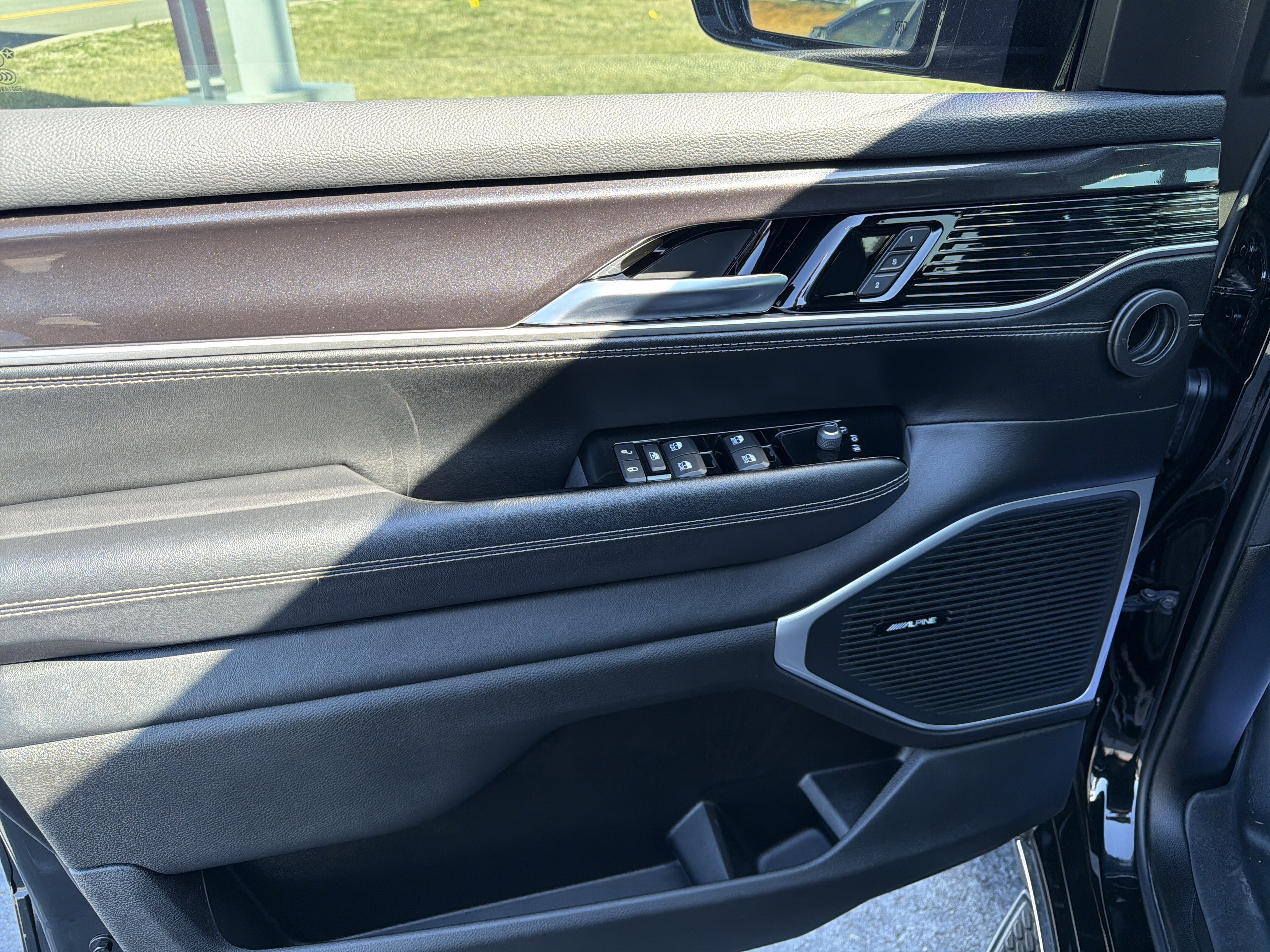 Used 2024 Jeep Wagoneer 4WD w/ Premium Group I image 21