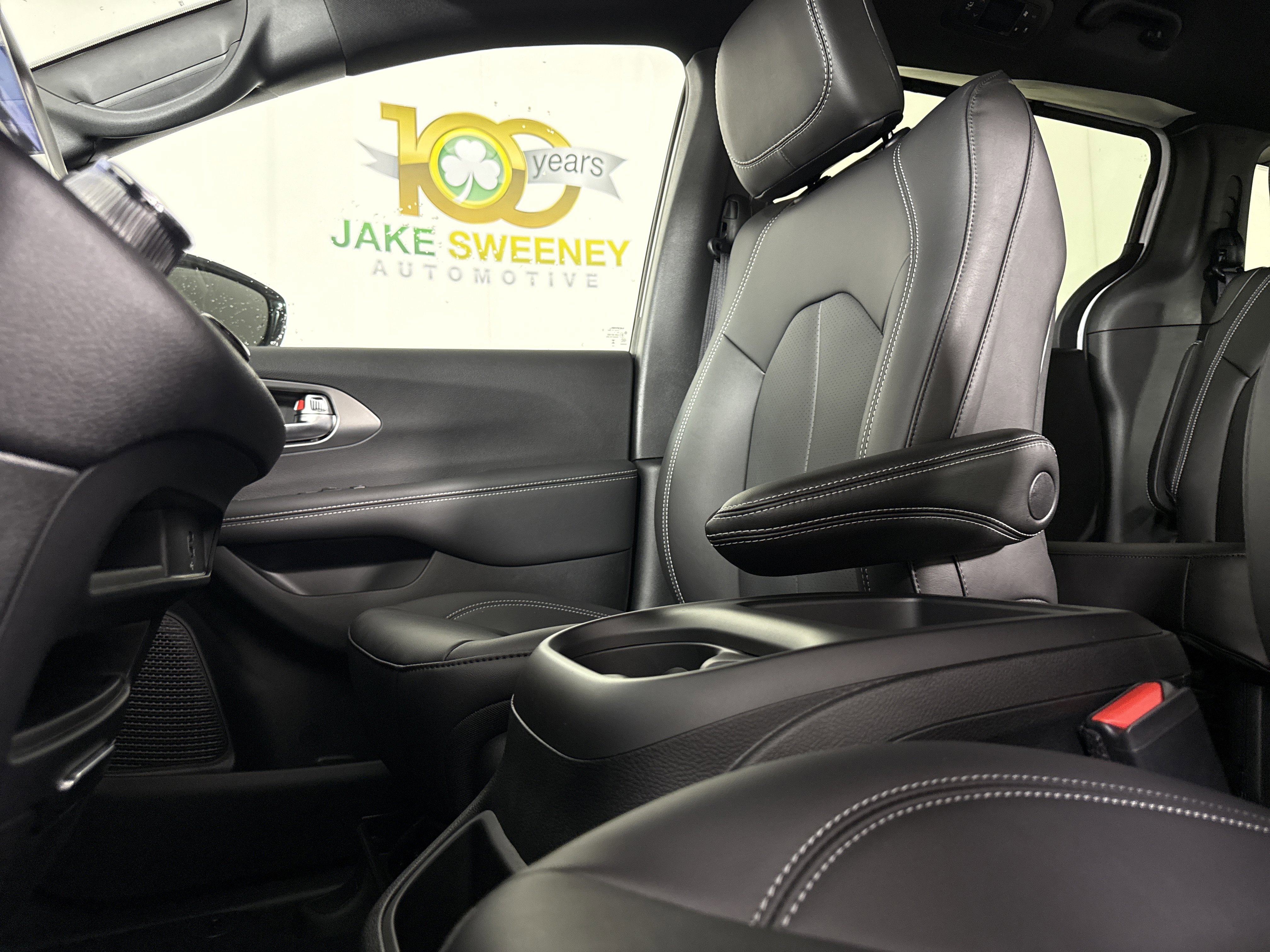 New 2026 Chrysler Voyager LX image 28