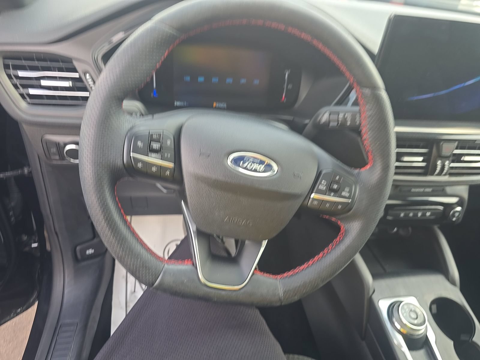 Used 2024 Ford Escape ST-Line w/ Tech Pack #1 AWD/4WD image 5