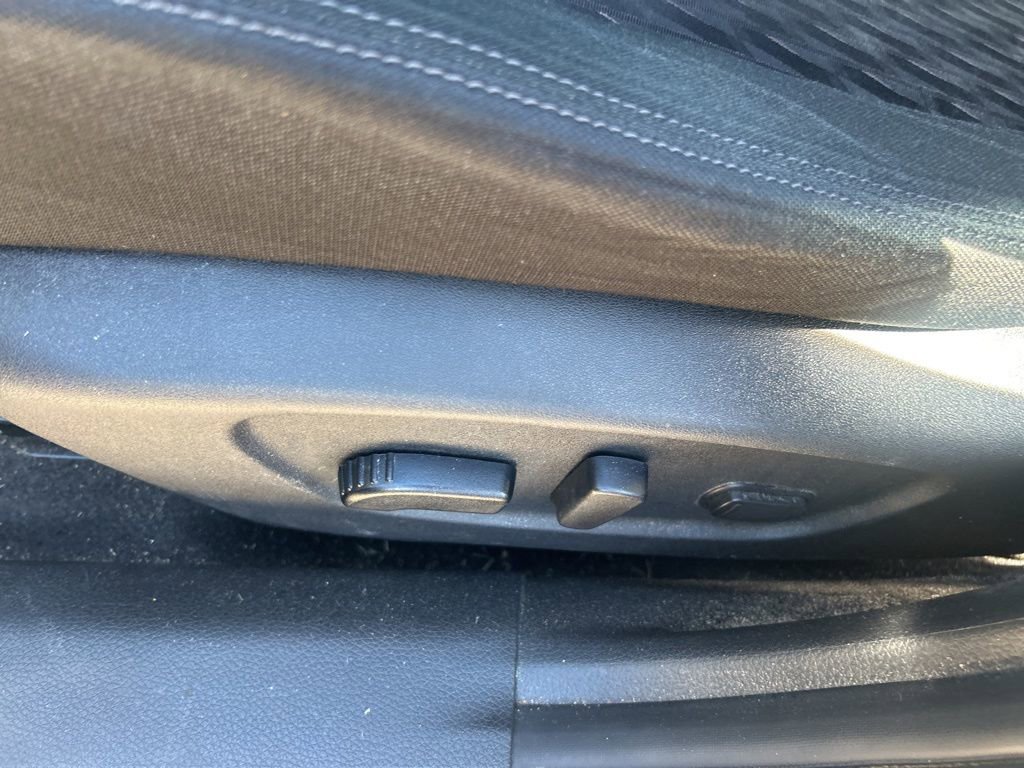 Used 2020 Nissan Rogue SV w/ Premium Package image 13