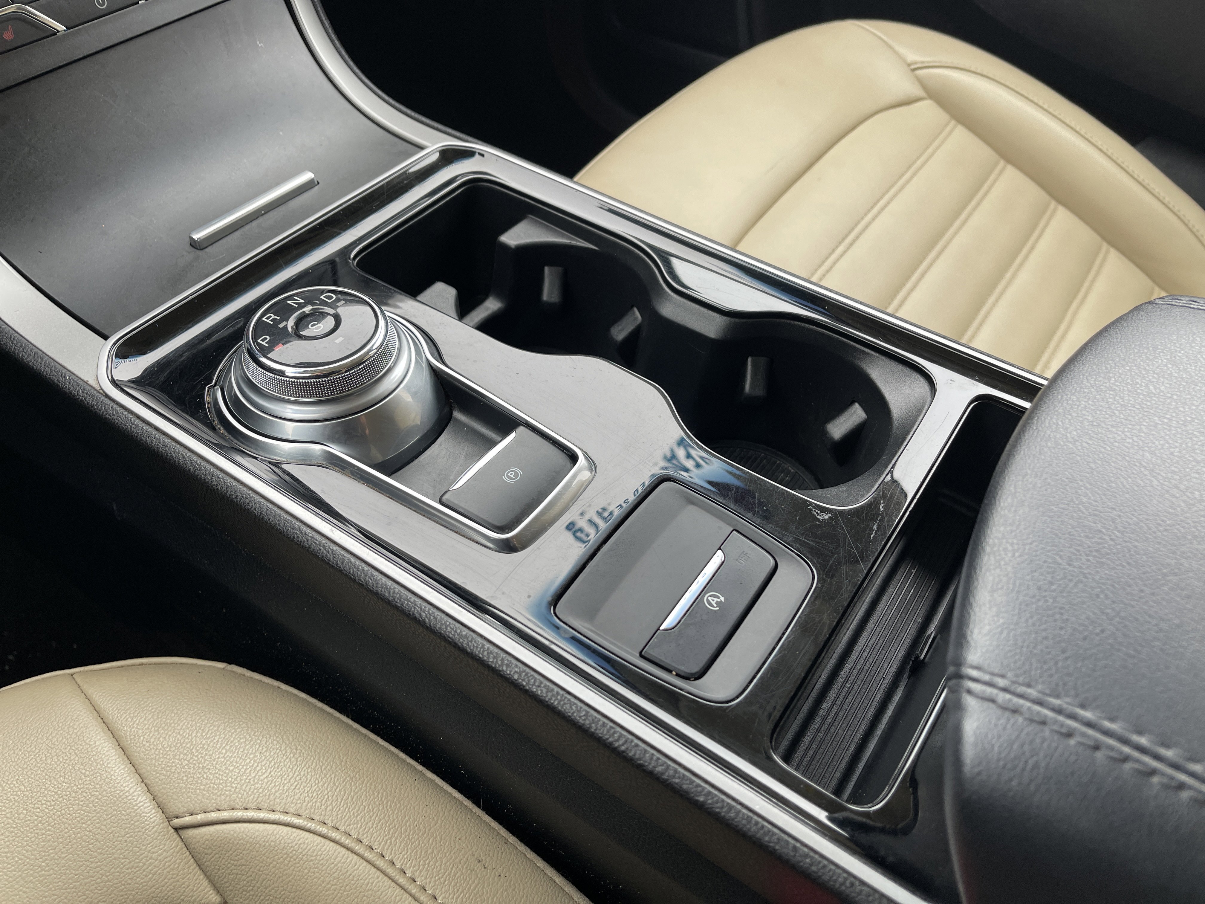 Used 2020 Ford Edge SEL image 20